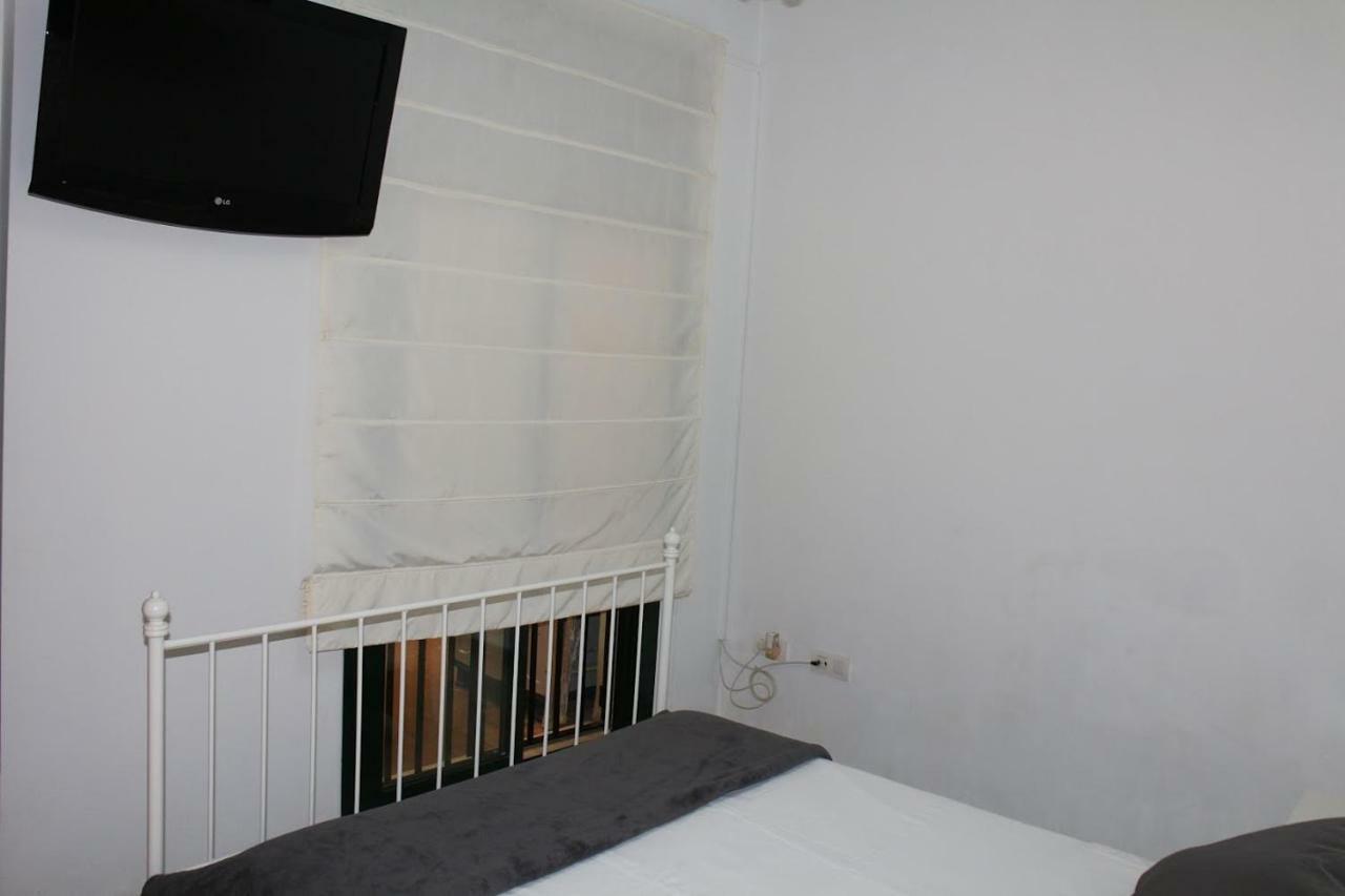 Apartamentos Rg Triana, Calle Castilla Con Patio Seville Ngoại thất bức ảnh